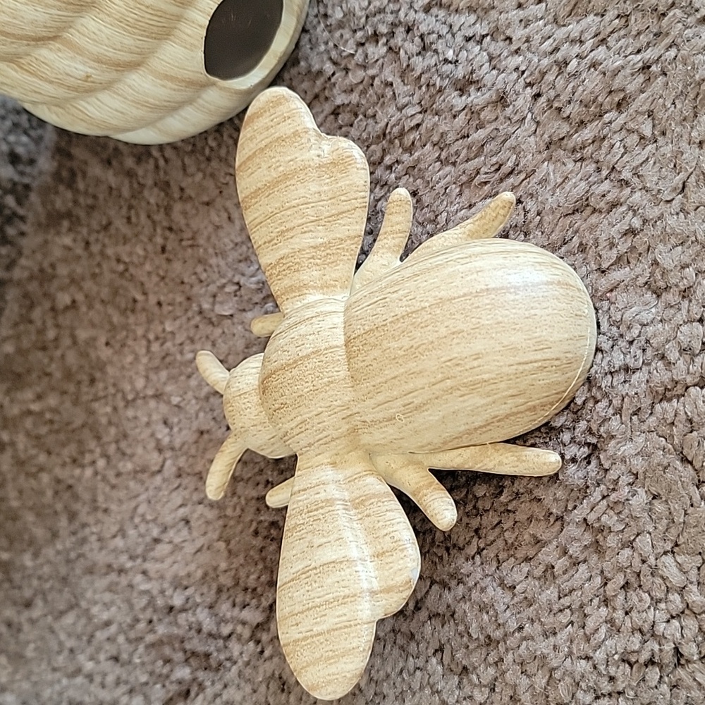 Wooden Beehive and Bee Set - Picture 3 of 3